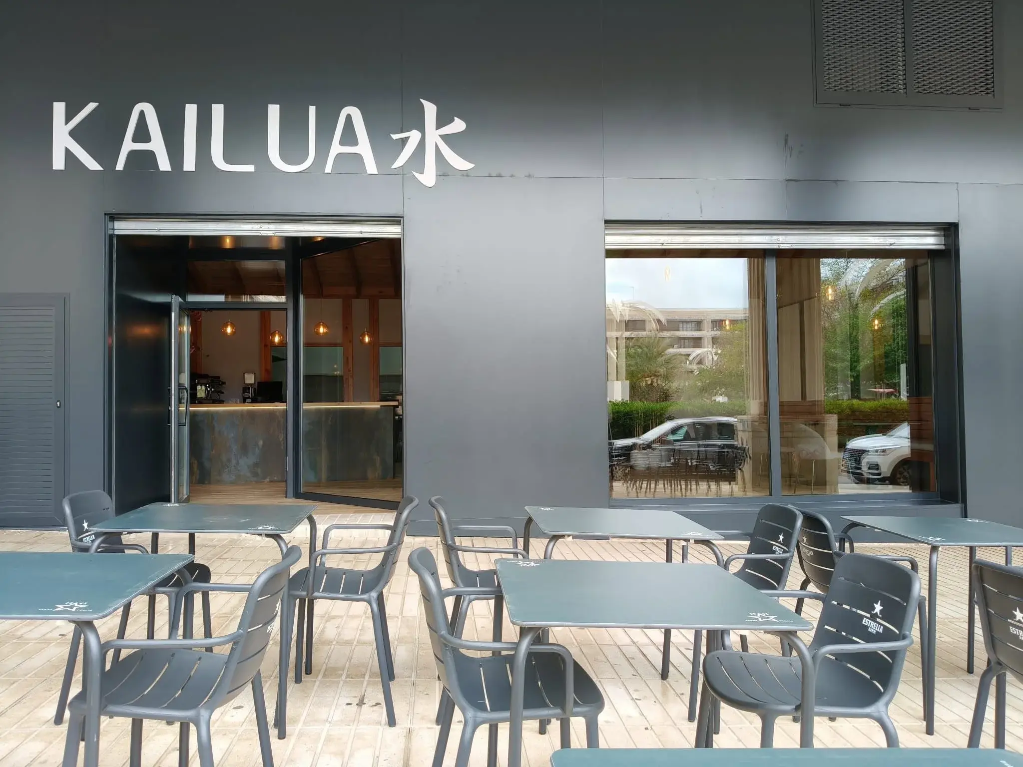 Fachada del restaurante Kailua en Guardamar del Segura
