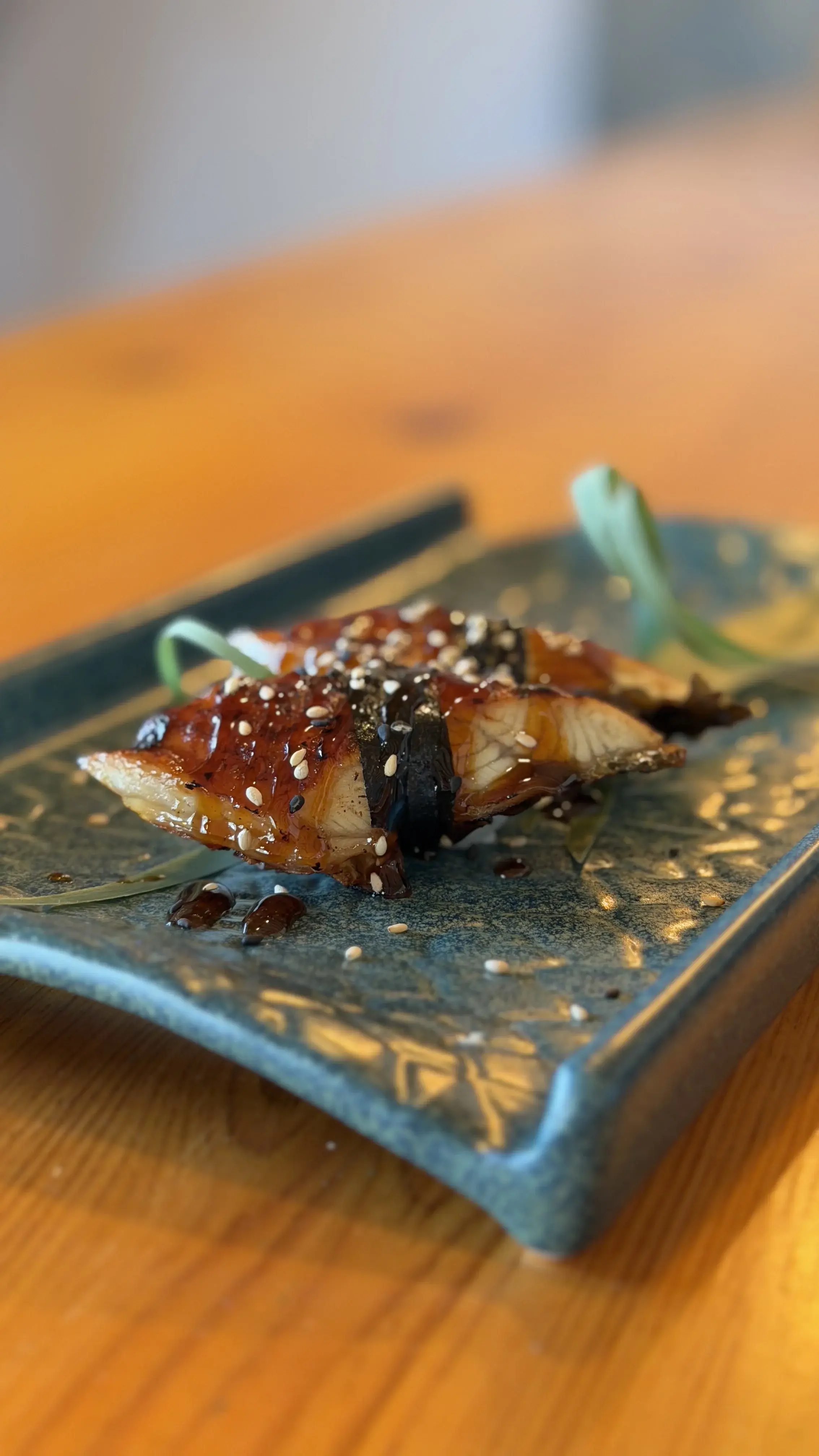 Pieza de nigiri servida en Kailua